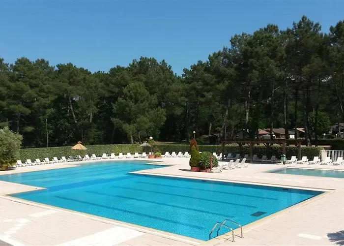 6 Personnes Khelus Club - Piscine Collective Semesterbostad